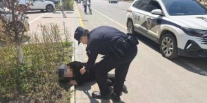 有“警”无险！老人街头摔倒，民警全程护送就医
