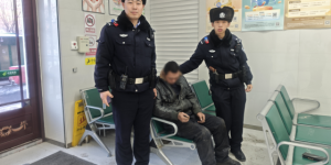 寒冬暖心守护！南岗分局民警巡逻中及时救助醉酒倒地男子