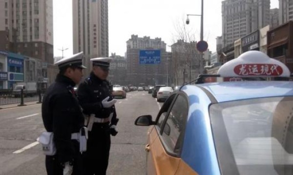 违停整治出重拳 冰城畅行更舒心
