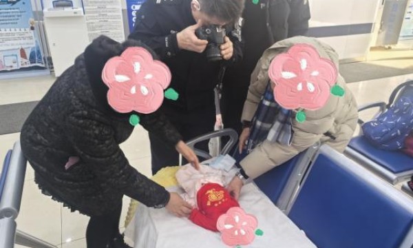 见“证”温暖 道外分局出入境接待大厅  为新生儿开启“绿色通道”