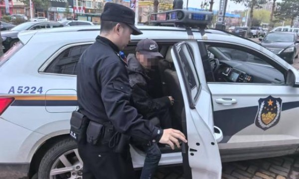 患病男子外出走失 民警暖心救助