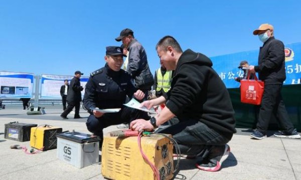 冰城公安集中宣传为水域生态安全  注入“全民力量”