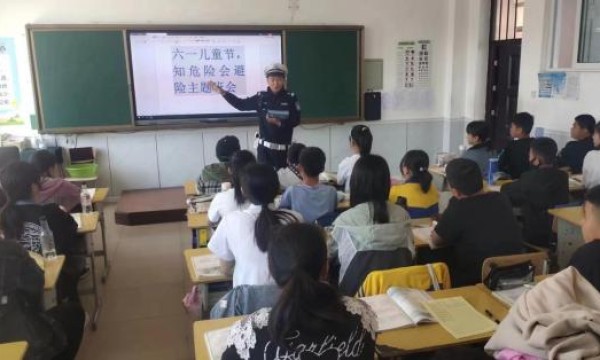 警暖童心 护航成长—宾县公安走进校园 送上安全“大礼包”