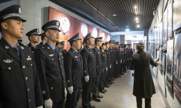 缅怀先烈铸忠诚 重温誓词守初心 ——香坊分局组织开展清明祭扫主题党日活动